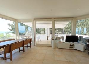 a living room with a pool table and a desk at Appartamento con piscina in Villa in Florence