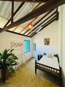 a bedroom with a bed and a plant in a room at Villa Ceylora in Busse