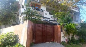 a building with a wooden gate in front of it at ayodhya homestay in Faizābād