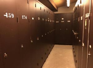 a corridor of a locker room with a long aisle at Cozy studio balcon et parking in Font-Romeu +4 photos