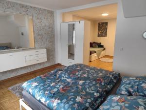 a bedroom with a bed and a dresser with a mirror at Gästehaus Ruhepol in Bissendorf