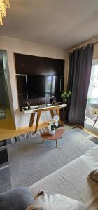 a living room with a large flat screen tv at Apartamento amplo, confortável e central! in Veranópolis