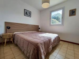 a bedroom with a large bed and a window at Résidence le safran in Erdeven +52 photos