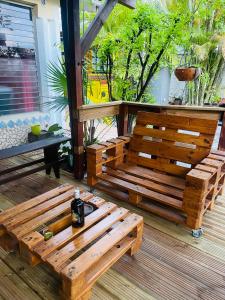 a wooden bench sitting on top of a deck at Chambre indépendante in Basse-Terre
