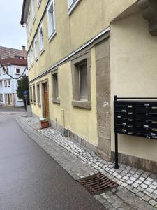 an empty street in front of a building at Junges Appartement in Weikersheim