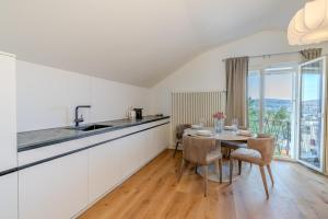 a kitchen and dining room with a table and chairs at Vanilla Suite · Kilchberg in Kilchberg