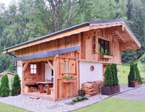 a log cabin with a table in front of it at Chalet-Kitzalpen in Hollersbach im Pinzgau