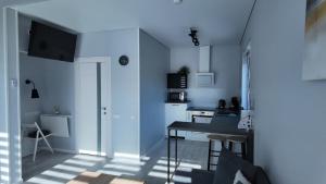 a kitchen with blue walls and a table in a room at Bele Lofts in Karmėlava