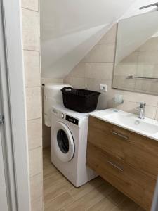 a bathroom with a washing machine and a sink at Casa Vacanze Nicol in Licata