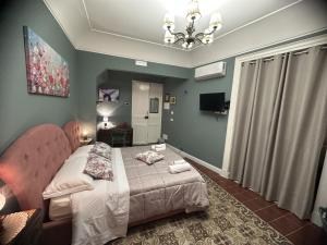 a bedroom with a bed and a chandelier at B&B Giardino Incantato in Piazza Armerina