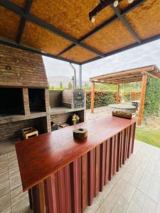 a patio with a bar and an outdoor grill at Cina Cina, casita in Zonda
