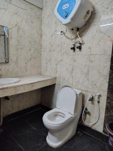 a bathroom with a toilet and a sink at Hotel king palace family stay in Agra