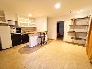 a kitchen with a counter and a counter top at La Morenita dos dormitorios in Chilecito