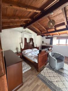 a bedroom with a bed and a desk and a chair at Rustico Corte in Brissago