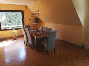 Svetainės erdvė apgyvendinimo įstaigoje Ferienwohnung Varmissen nah bei Göttingen