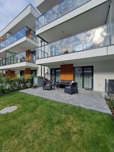 a large house with a patio in front of it at E&M-Plażowa in Międzywodzie