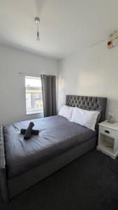 a bedroom with a large bed with a large window at Beach & city Homestay in Waterloo