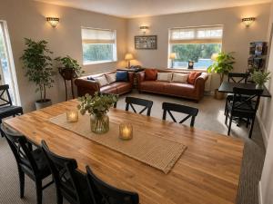 a living room with a table and a couch at Ferndale Lodge in Torquay +33 photos