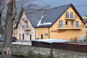Budova, v ktorej sa apartmán nachádza