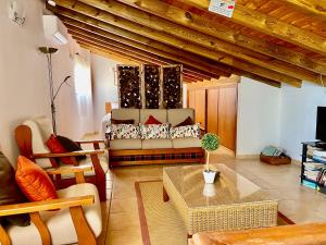 a living room with a couch and a table at Casa dos Avos in Faro