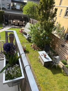 a small backyard with a garden on a balcony at Sauerlandapartment Vivien in Plettenberg
