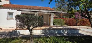 a white house with a tree in front of it at Maisonnette indépendante pour 2 Villa Garlaban Gemenos 4 étoiles in Gémenos