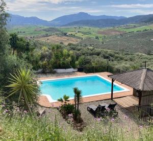 an image of a swimming pool with mountains in the background at Casa del Sueño - Casitas met uitzicht in Alora