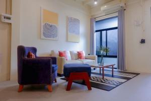 a living room with a couch and a table at Casa Yu in Hat Yai