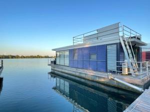 a house on a dock on a body of water at Floating 44 in Xanten - Boot 2 in Xanten