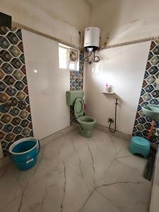 a bathroom with a green toilet and a sink at Perfect for Homely Atmosphere in kolkata