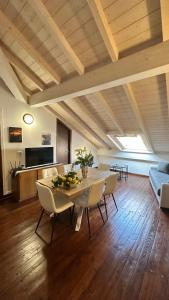 a living room with a table and chairs at Palmaria in Deiva Marina