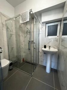 a bathroom with a glass shower and a sink at Casa reizinho in Santana +32 photos