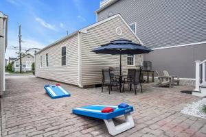 a patio with an umbrella and a table and chairs at Prof Cleaned | Linen+Towel | Pet Friendly | Coffee in Seaside Heights