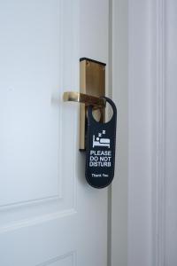 a door latch with a label on a white door at Home Grifondoro Affittacamere in Genoa