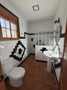 a bathroom with a toilet and a sink at Vista al faro in Cádiz