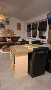 a living room with a table and some chairs at "En Aqualye" Appartement 2 personnes chez l'habitant in Aywaille
