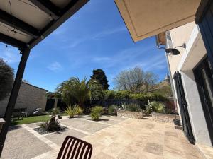 a patio with two chairs in a yard at La Vade in Carcassonne