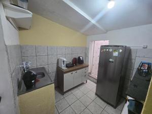 a small kitchen with a refrigerator and a sink at Q02 custo-benefício in São Luís