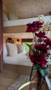 a room with two bunk beds and a vase with flowers at CRASH'NSTAY - Moppie Avenue in Hooge Vaart