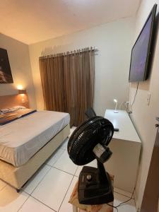 a room with a bed and a desk with a computer at Casa em Seabra in Seabra
