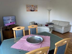 a living room with a table with a bowl on it at Ferienwohnung in Ostseenähe 1 in Velgast