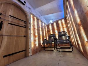 two chairs sitting in a room with a door at Bartpol Family & SPA in Gródek Nad Dunajcem +53 photos