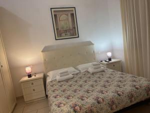 a bedroom with a bed with two night stands and two lamps at Villa Flavia in Arezzo