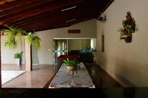 a living room with potted plants on the wall at Chacara Mariana in Olímpia