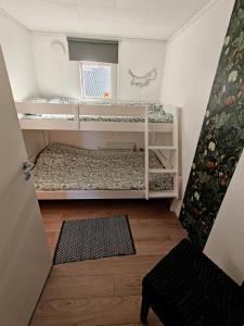 a small room with two bunk beds and a window at Familjenest in Bollnäs