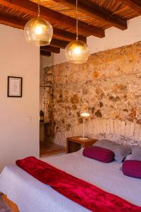 a bedroom with two beds and a brick wall at Hotel Boutique Morada De Paz in Real de Catorce