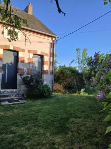 a house with a large yard in front of it at Logement dans la campagne nérisienne in Néris-les-Bains