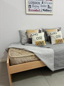 a bed with pillows on it in a room at Loft Dorrego Rio in Rosario