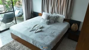 a bedroom with a bed with towels on it at villa km22 in Assinie