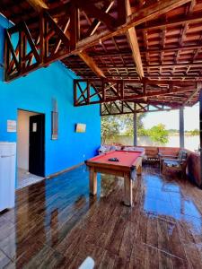 a ping pong table in a room with blue walls at Chácara Lobos in Sorocaba